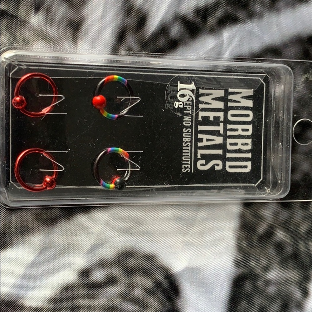 Lip - Rings . - Picture 2 of 2